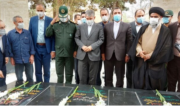 آیین گلباران گلزارشهدای نظرآباد توسط وزیر کشاورزی