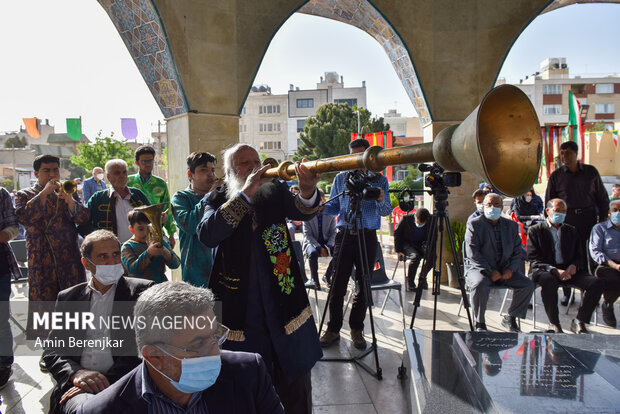 نشست صبح هنر انقلاب و عطرافشانی و غبارروبی مزار مطهر شهدای گمنام در شیراز