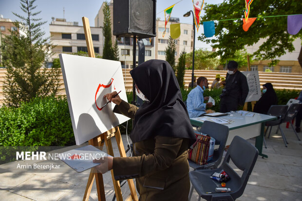 نشست صبح هنر انقلاب و عطرافشانی و غبارروبی مزار مطهر شهدای گمنام در شیراز