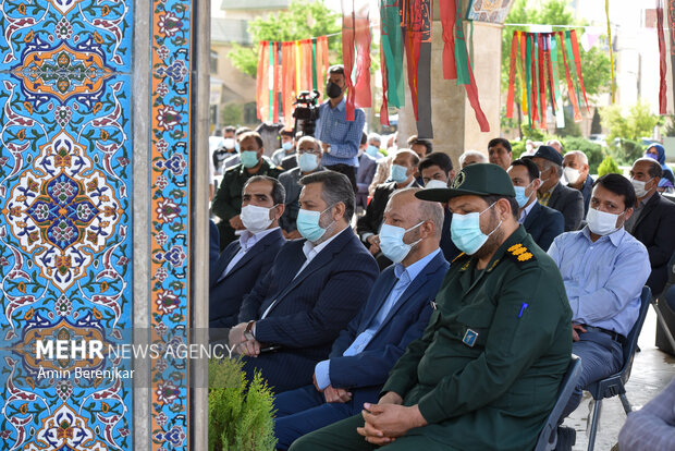 نشست صبح هنر انقلاب و عطرافشانی و غبارروبی مزار مطهر شهدای گمنام در شیراز