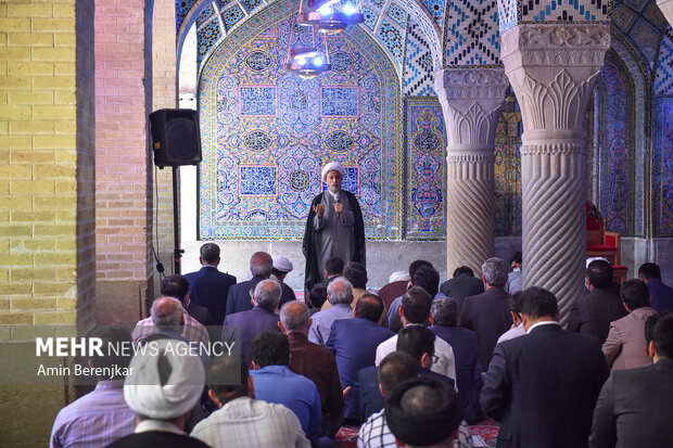 محفل انس با قرآن کریم و میز خدمت در مسجد نصیر الملک شیراز