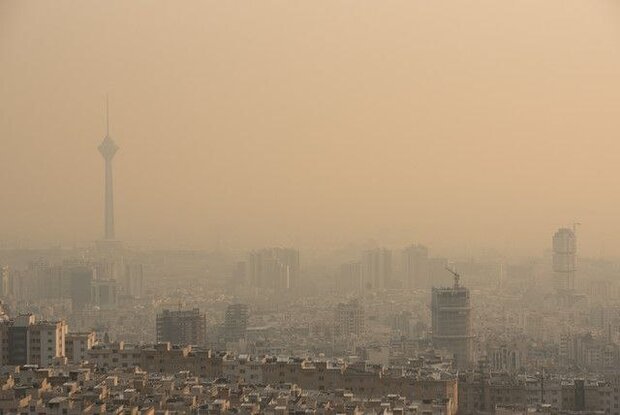 Tehran witnesses severe air pollution from dust storm