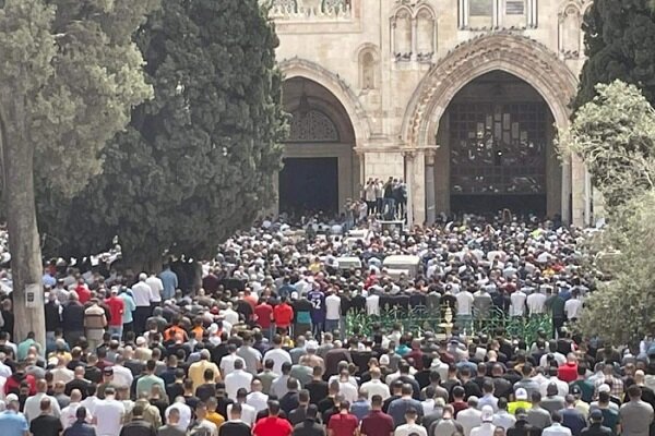 ۸۰ هزار فلسطینی با حضور در مسجدالاقصی نماز جمعه را اقامه کردند