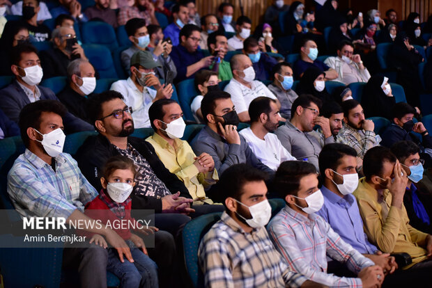 آیین افتتاحیه هفته هنر انقلاب اسلامی و گرامیداشت سالروز شهادت شهدای حادثه تروریستی کانون فرهنگی رهپویان وصال شیراز