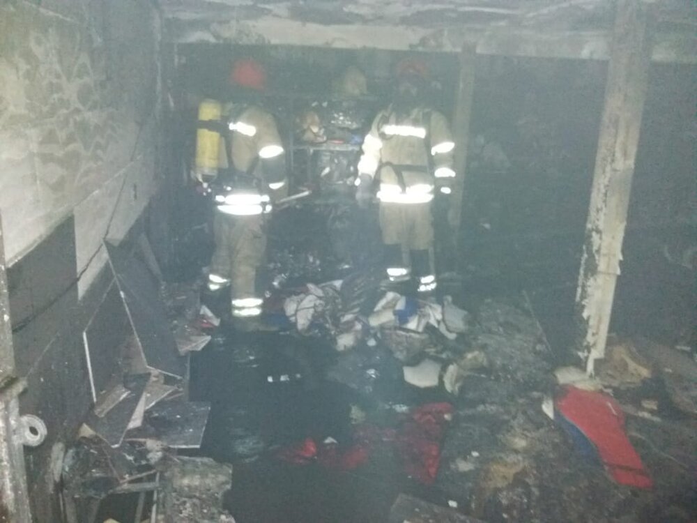 حریق کارگاه مبلمان در کرج توسط آتش نشانان اطفا شد
