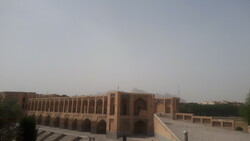 هوای اصفهان آلوده است/ احتمال افزایش غلظت آلاینده ها تا فردا