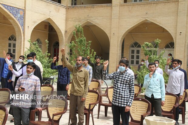 گزارش تصویری تجمع گسترده طلاب و روحانیون بوشهر در محکومیت حمله تروریستی در حرم امام رضا(ع)