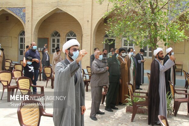 گزارش تصویری تجمع گسترده طلاب و روحانیون بوشهر در محکومیت حمله تروریستی در حرم امام رضا(ع)