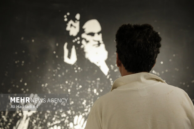 هفته هنر انقلاب اسلامی با افتتاح چهار نمایشگاه هنرهای تجسمی اعم از نقاشی، پوستر و عکس، روز شنبه ۲۰ فروردین ماه ۱۴۰۱ در نگارخانه‌های حوزه هنری کار خود را آغاز کرد
