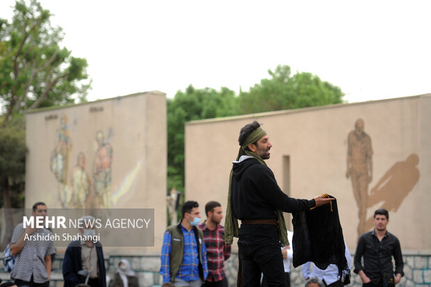 Street theater performances in Revolution Art Week 