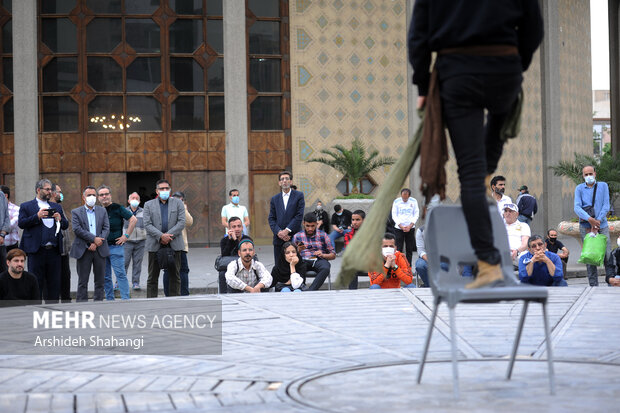 Street theater performances in Revolution Art Week 