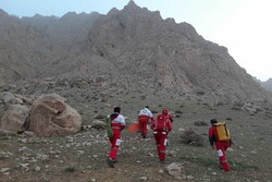 سقوط فردی در غارچاه ۲۵ متری در کوه شیرز هرسین