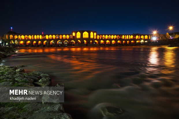 Zayanedeh Rood river at night