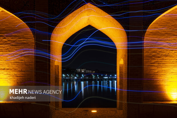 Zayanedeh Rood river at night