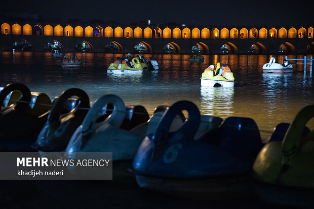 Zayanedeh Rood river at night