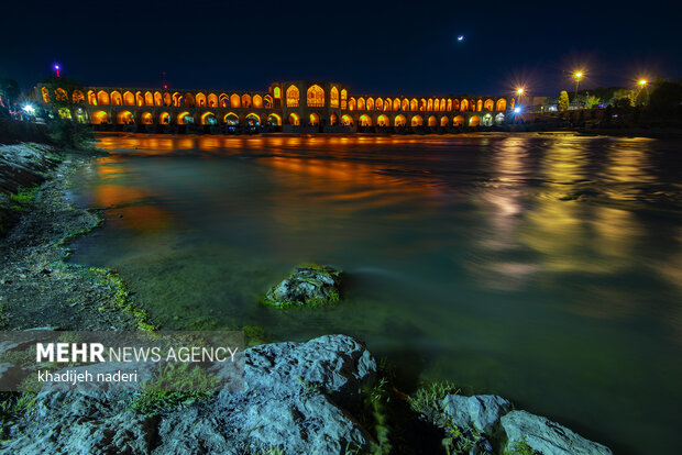 Zayanedeh Rood river at night