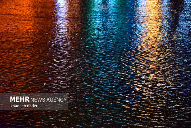 Zayanedeh Rood river at night