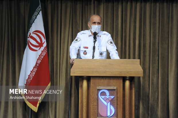جعفر میعادفر رئیس اورژانس کشور  در حال سخنرانی در مراسم تقدیر و تکریم خادمان سلامت نوروزی است