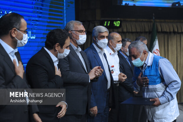 مراسم تقدیر و تکریم خادمان سلامت نوروزی صبح امروز با حضور بهرام عین اللهی وزیر بهداشت کشور برگزار شد