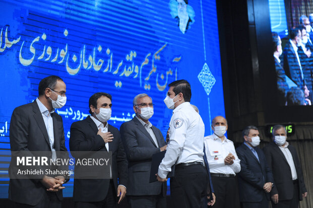 مراسم تقدیر و تکریم خادمان سلامت نوروزی صبح امروز با حضور بهرام عین اللهی وزیر بهداشت کشور برگزار شد