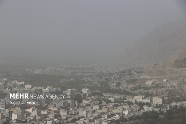 توده گردوغبار زنجان را فرا می گیرد