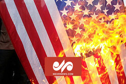 به آتش کشیده شدن پرچم آمریکا در کراچی توسط حامیان عمران خان