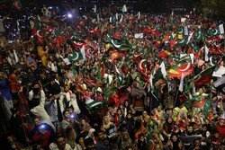 تظاهرات گسترده در شهرهای مختلف پاکستان/ آینده سیاسی در هاله ابهام