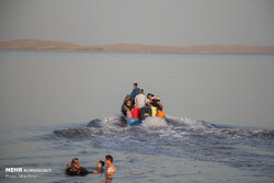 قایق‌های موتوری از دریاچه ارومیه جمع آوری شد