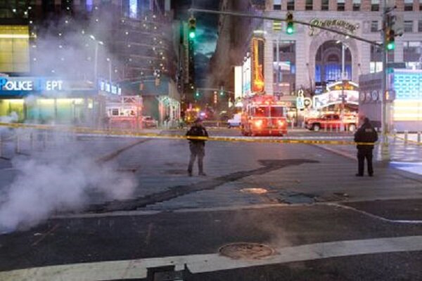 Manhole explosion shuts down part of Times Square in NY