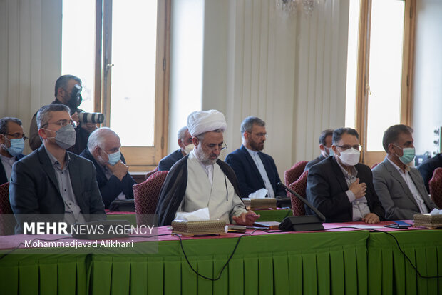 جمعی از نمایندگان مجلس شورای اسلامی با حسین امیر عبداللهیان وزیر امور خارجه جمهوری اسلامی ایران دیدار و گفت‌وگو کردند