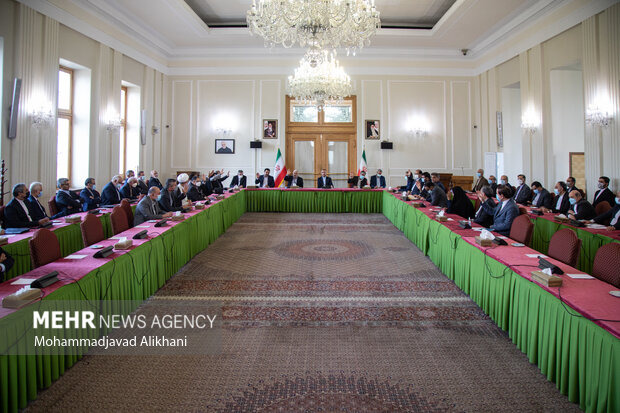 جمعی از نمایندگان مجلس شورای اسلامی با حسین امیر عبداللهیان وزیر امور خارجه جمهوری اسلامی ایران دیدار و گفت‌وگو کردند