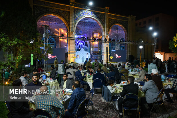 مراسم دومین شب هفته هنر انقلاب عصر دوشنبه (۲۲ فروردین ماه ۱۴۰۱) با تجلیل از نویسندگان و پژوهشگران انقلاب در حوزه هنری برگزار شد.
