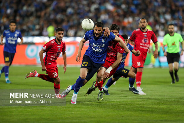 Tehran’s Esteghlal FC vs Nassaji of Mazandaran in Hazfi Cup

