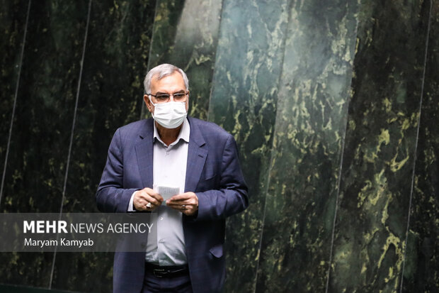 بهرام عین اللهی وزیر بهداشت جهت پاسخگویی به سوال نمایندگان مجلس در جلسه علنی مجلس شورای اسلامی حضور یافت