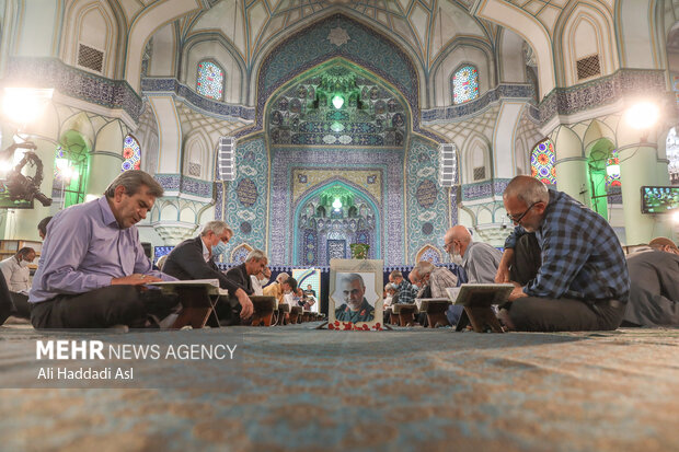 مراسم جز خوانی و ترتیل خوانی قرآن کریم ویژه ماه مبارک رمضان در صحن حرم عبدالعظیم حسنی (ع) باحضور زائران هر روزه تا پایان ماه مبارک برگزار می‌شود