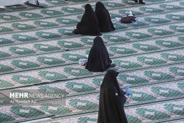 مراسم جز خوانی و ترتیل خوانی قرآن کریم ویژه ماه مبارک رمضان در صحن حرم عبدالعظیم حسنی (ع) باحضور زائران هر روزه تا پایان ماه مبارک برگزار می‌شود