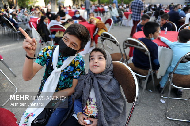 Children of Tehran attend public Iftar ceremony