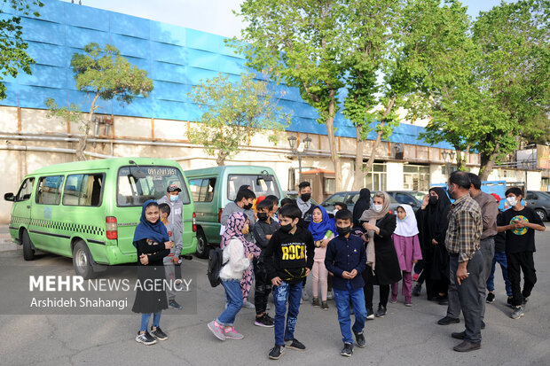 Children of Tehran attend public Iftar ceremony