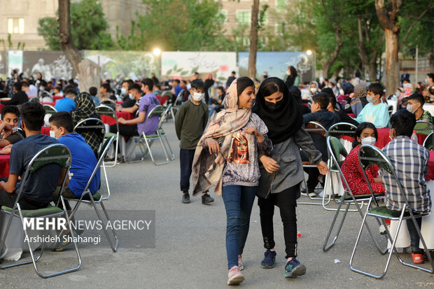 Children of Tehran attend public Iftar ceremony