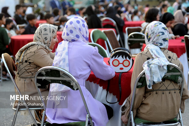 Children of Tehran attend public Iftar ceremony