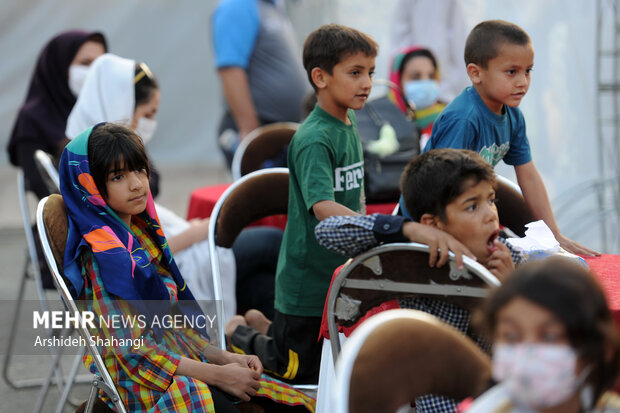 Children of Tehran attend public Iftar ceremony