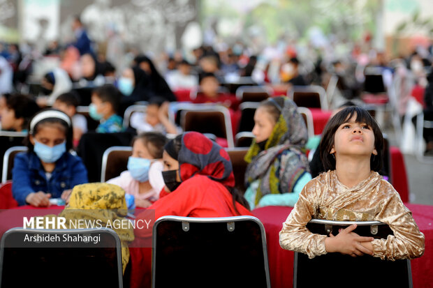 Children of Tehran attend public Iftar ceremony