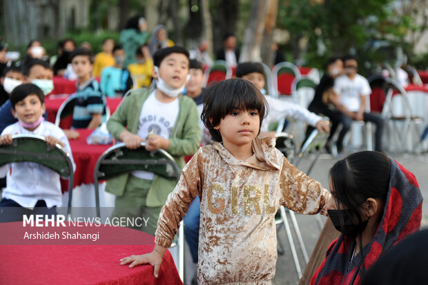 Children of Tehran attend public Iftar ceremony