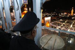 نقاره نوازی در شب میلاد حضرت علی(ع) در حرم مطهر رضوی