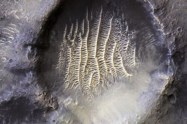 عکس دهانه یخ زده مریخ توسط ناسا منتشر شد