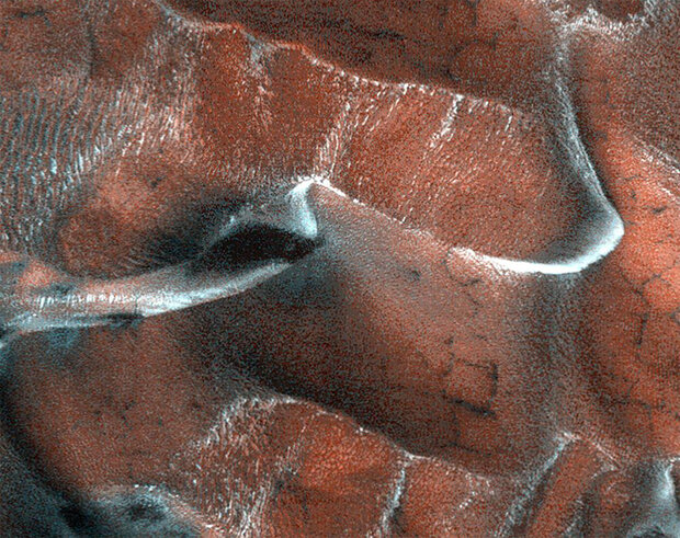 تصاویر دهانه های یخ زده مریخ منتشر شد