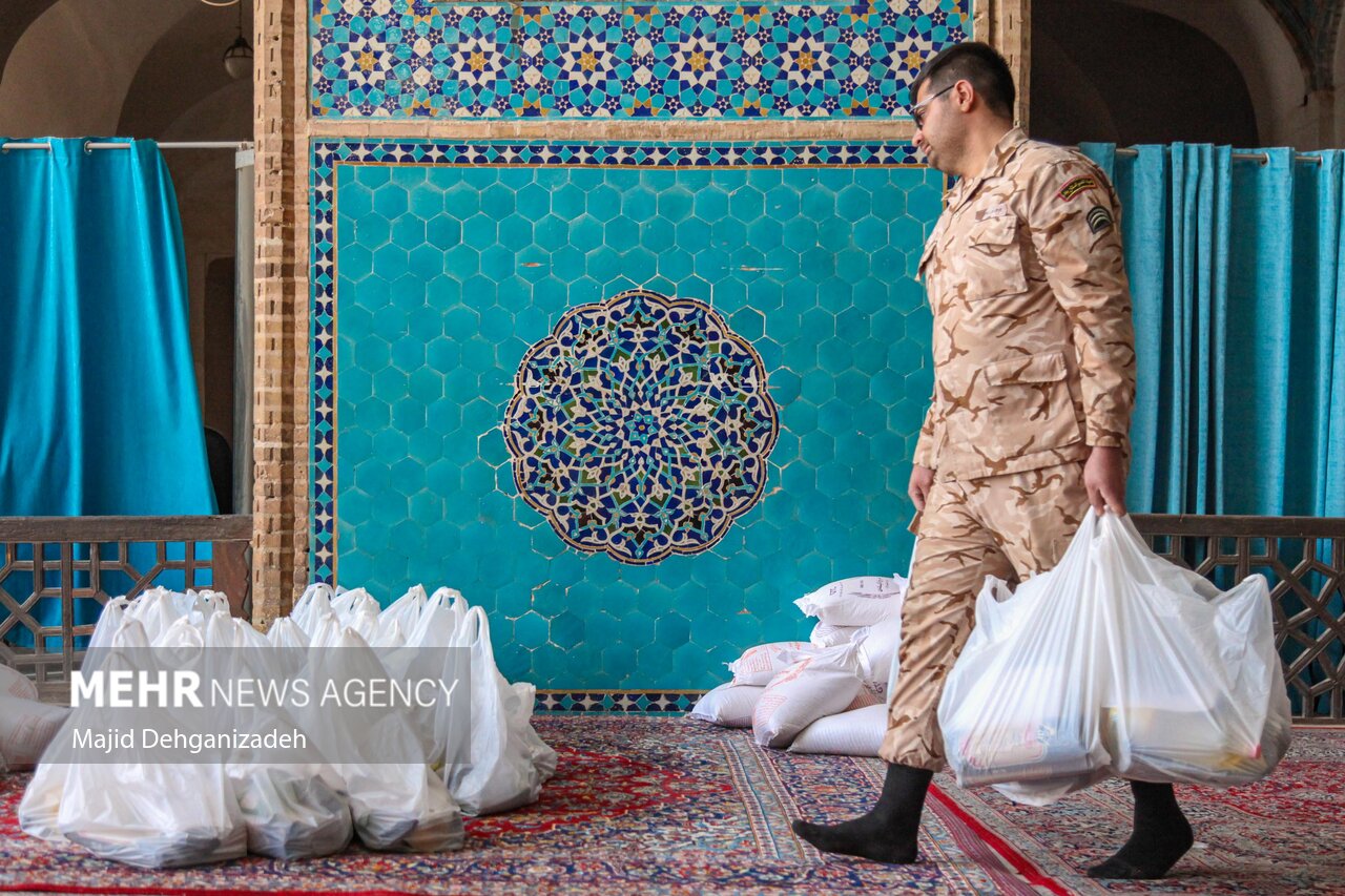 توزیع ۲۴۰۰۰ بسته معیشتی به مناسبت عید فطر بین نیازمندان کرمانشاهی