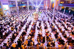 حرم مطہر حضرت معصومہ میں کریم اہلبیت (ع) کی ولادت باسعادت کی مناسبت سے افطار کا اہتمام