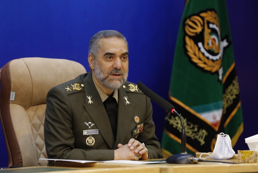 Defense minister felicitates Pezeshkian over election win