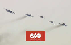 پرواز جنگنده‌های ارتش جمهوری اسلامی در مراسم روز ارتش